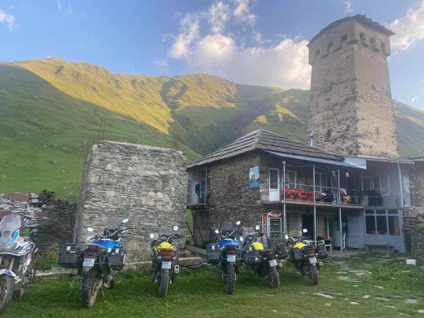 Old Tower Guesthouse - Kafe Ушґулі Екстер'єр фото