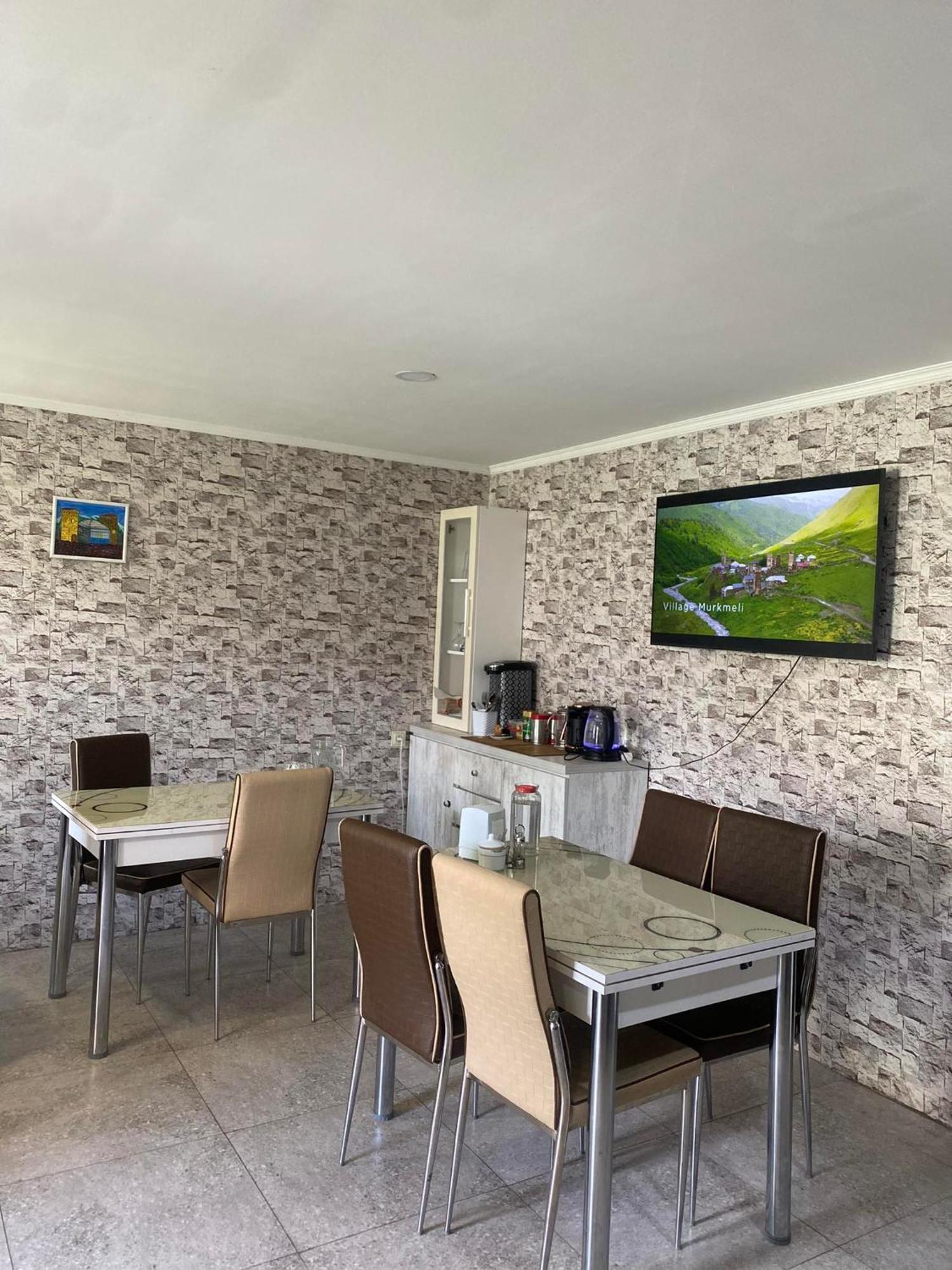 Old Tower Guesthouse - Kafe Ушґулі Екстер'єр фото