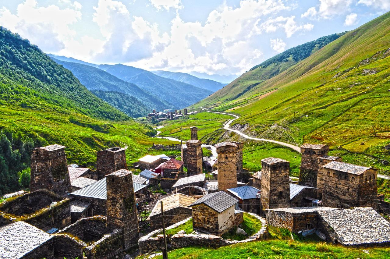 Old Tower Guesthouse - Kafe Ушґулі Екстер'єр фото